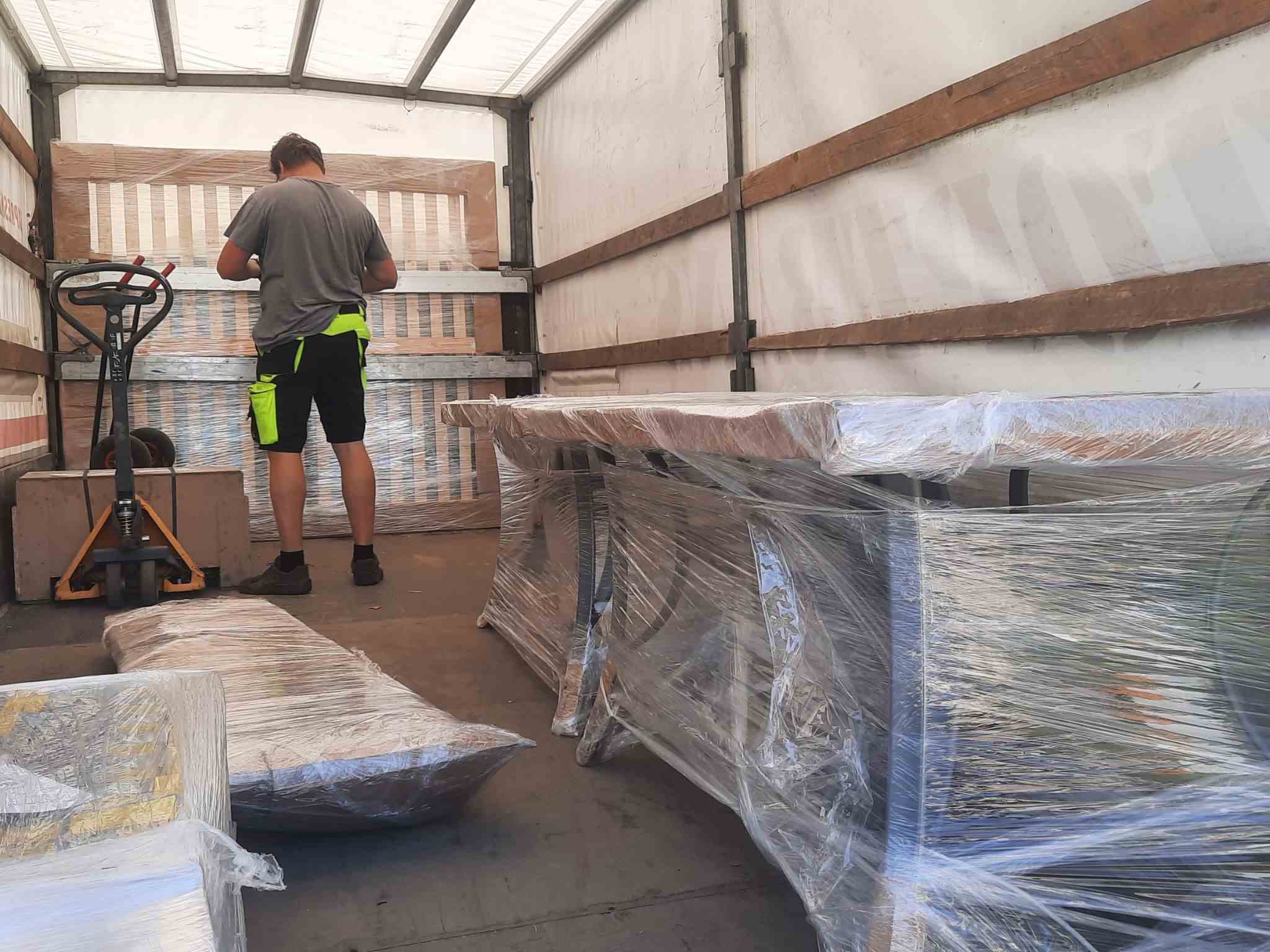 Zboží na cestě k našim zákazníkům - přepravní společnost Toptrans